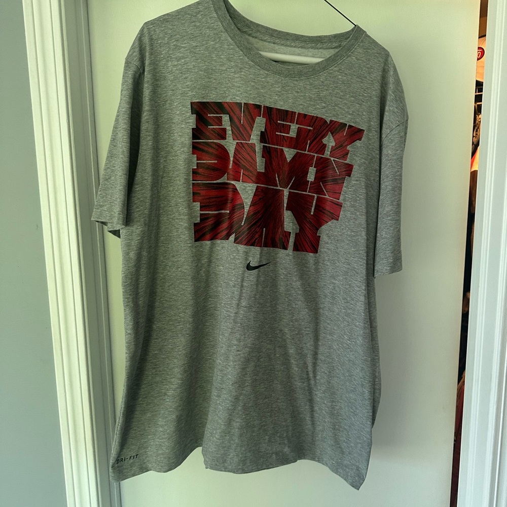 Nike T Shirt